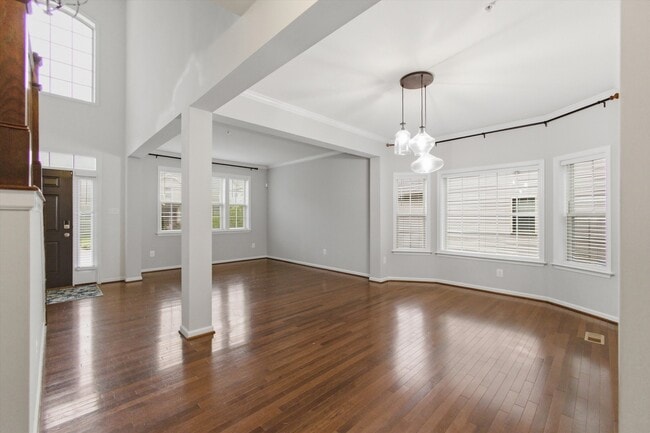 Photo - 7585 Holly Ridge Dr