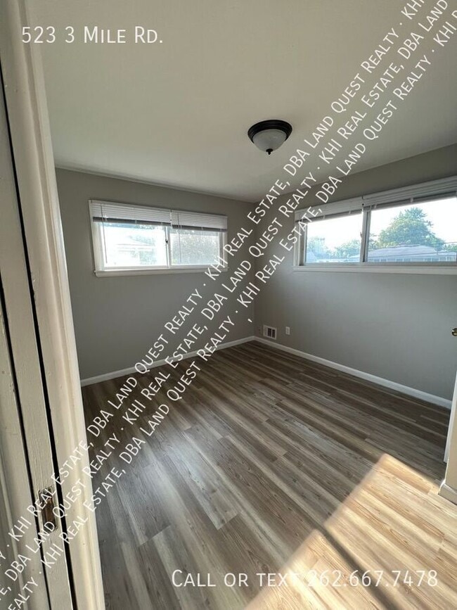 Photo - 523 3 Mile Rd