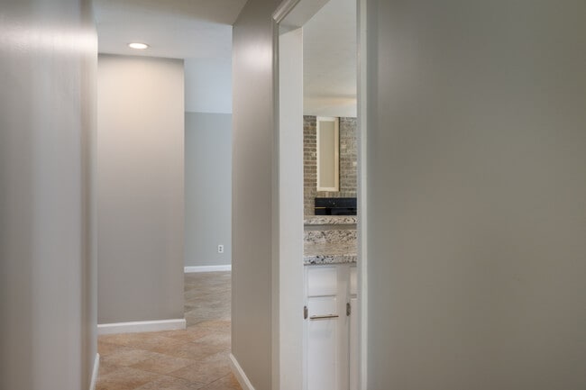 Photo - 606 Hilliard Dr