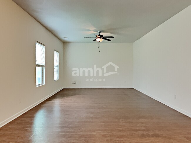 Photo - 350 Scotland Dr