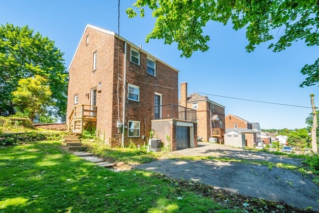 Photo - AVAILABLE JULY 1ST!! Don't miss this STUNNING 3 bedroom!