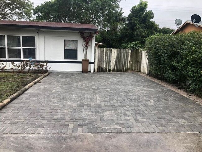 Photo - 1143 W 23rd St