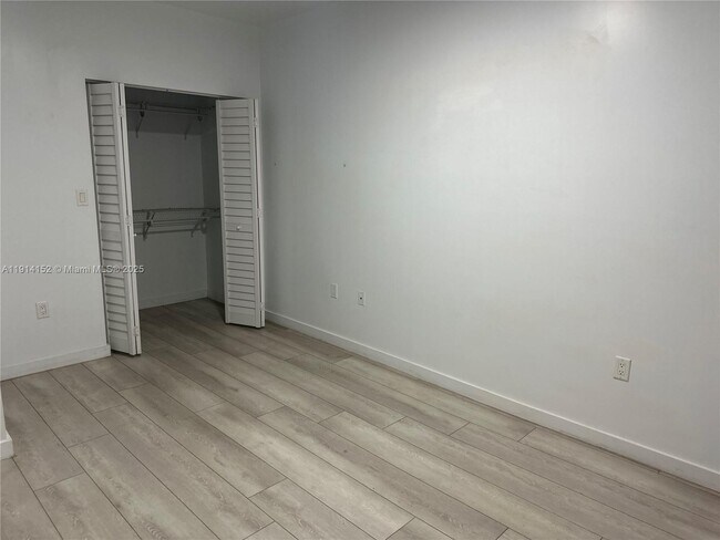 Photo - 900 SW 43rd Ave Apartment Unit 2