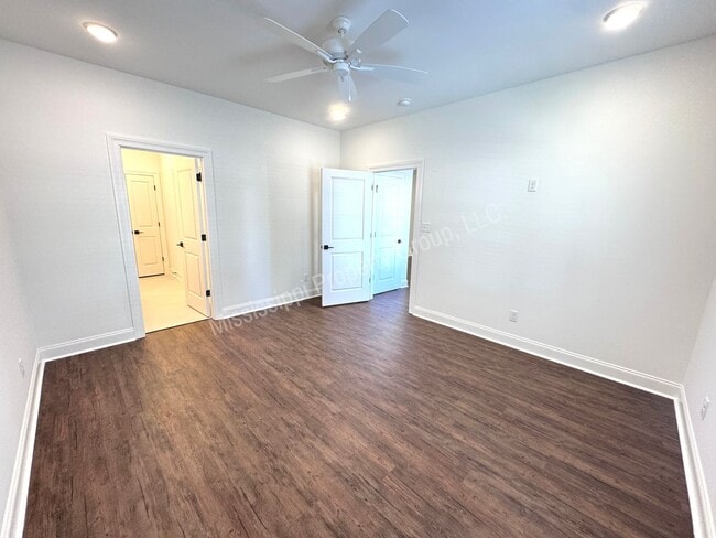 Photo - 3BR/3.5BA Stand Alone House in South Grove