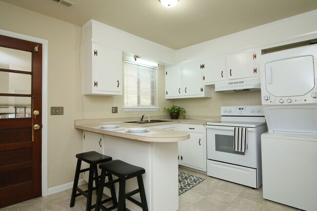 Photo - Chapel Hill/2BR Brookside Condo