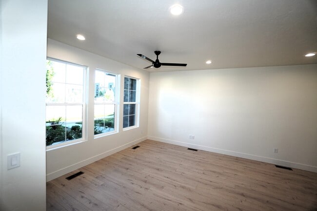 Photo - 1333 N Webb Wy