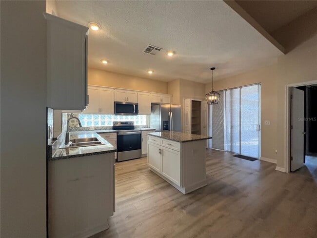 Photo - 124 Queens Ct