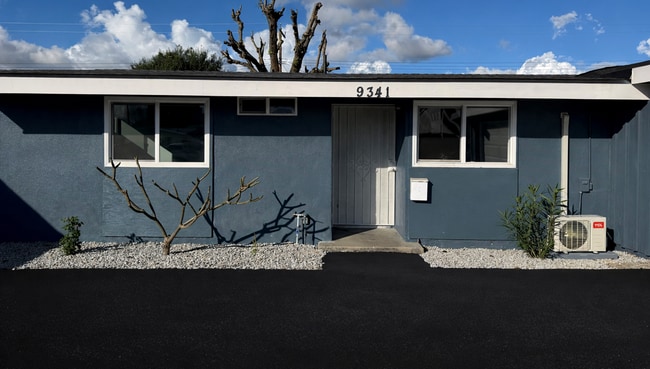 Building Photo - Newly Remodeled 4 bedroom 2 bathroom home Just 10 minutes from Disneyland