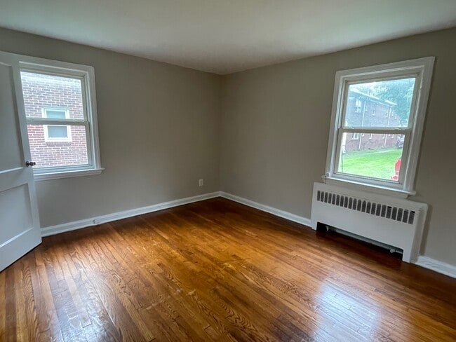 Photo - 720 Burnside St