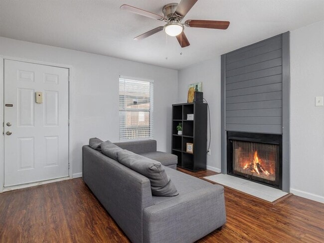 Photo - 3004 Speedway