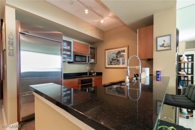 Building Photo - 3000 Oasis Grand Blvd Unit 1406