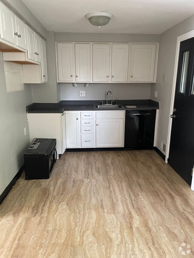 Building Photo - 3 BEDROOM, 1.5 BATH IN PENN HILLS - MOVE-I... Rental