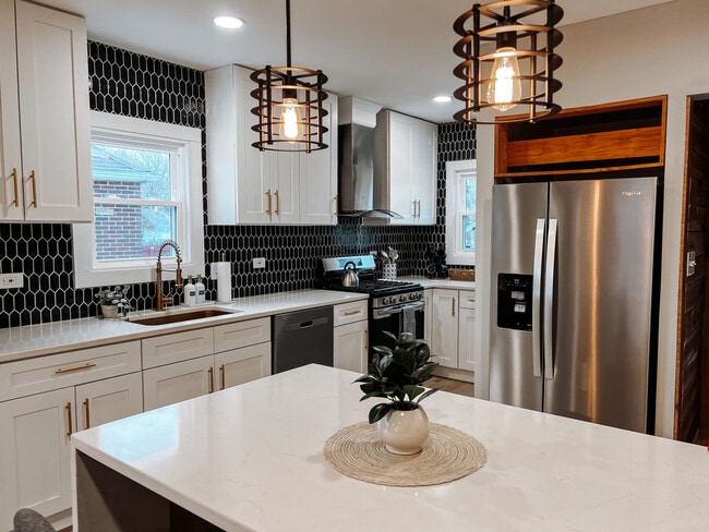 Photo - 3923 Victory Blvd Unit ID1061041P