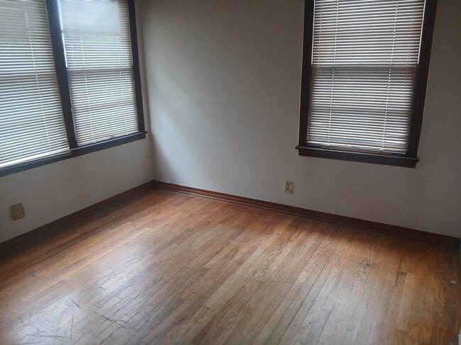 Photo - 2413 Poplar St