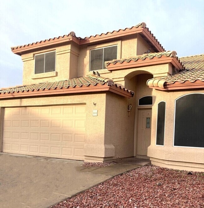 Building Photo - Beautiful 4-bedroon 2.5 bath home