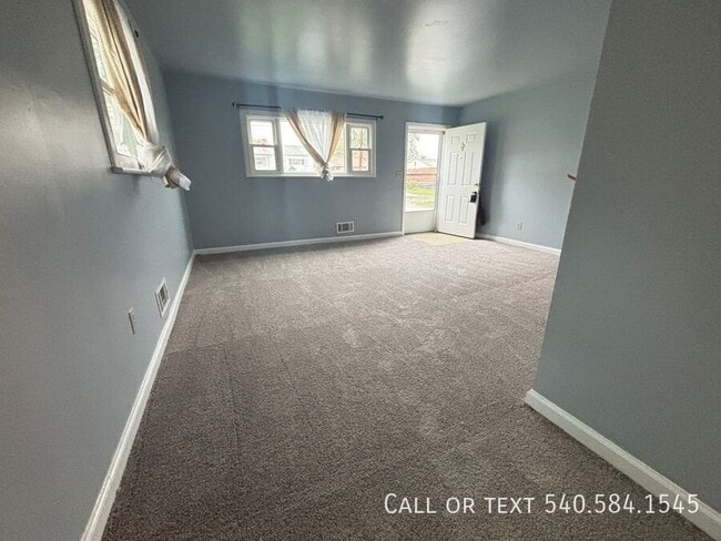 Photo - 4230 Moomaw Ave NW