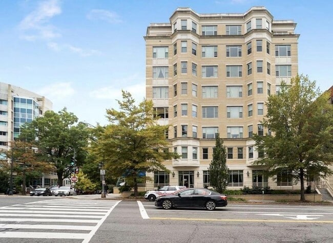 Building Photo - 2600 Pennsylvania Ave NW Unit 8A