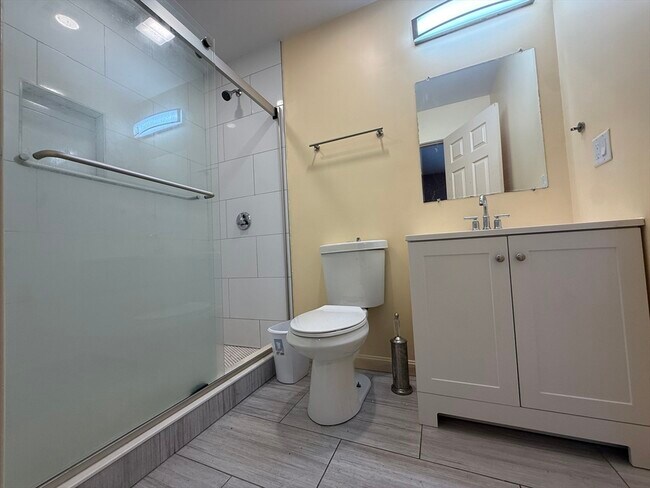 Photo - 574 Warren Ave Unidad 2