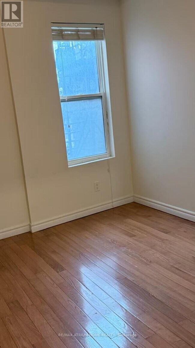 Photo - 413 Spadina Ave.