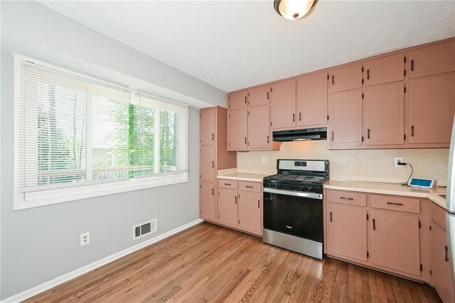 Photo - 3039 Jonathan Ct SW