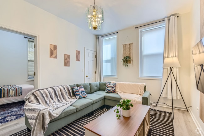 Building Photo - 1012 W Cullerton St Rental