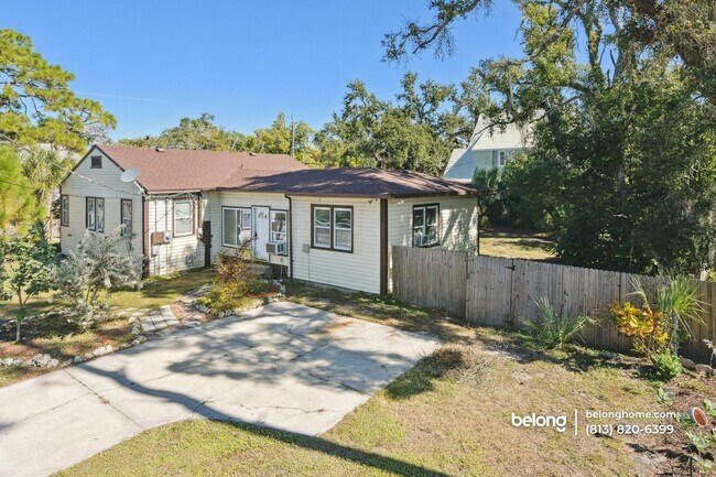 Photo - 1919 12th Ave W