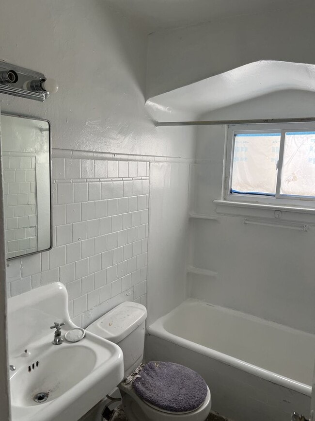9950-9952 Ward Ave Unit 9950 Ward