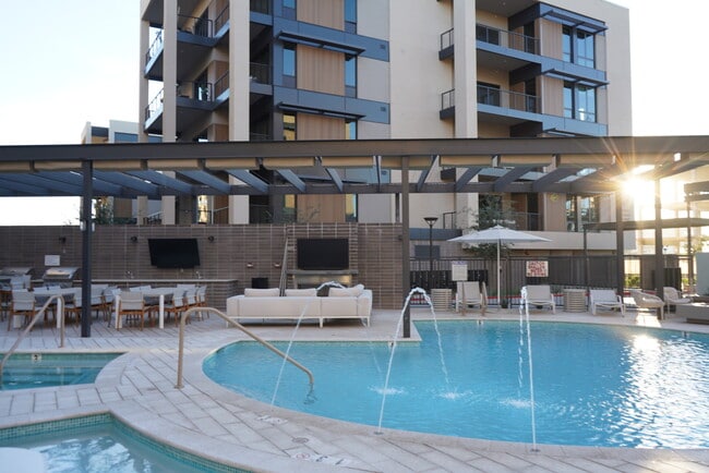 Pool and spa - 19355 N 73rd Way Unit 3006