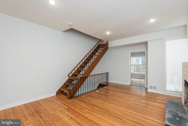 Photo - 3936 Delancey St