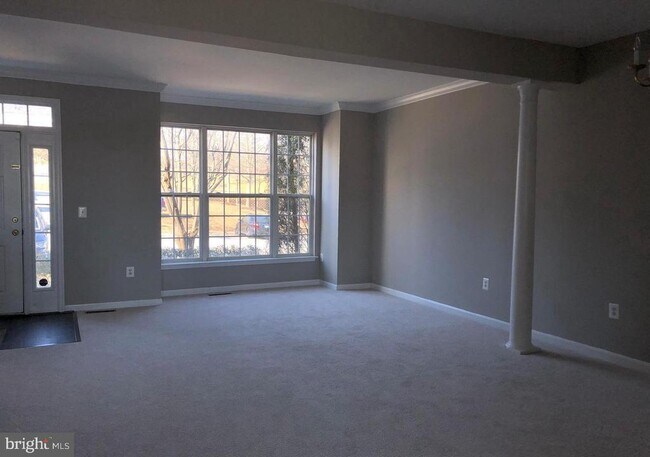 Photo - 2925 Rotterdam Loop