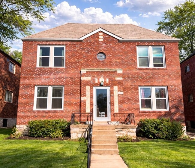 Building Photo - 5306- 5308 Jamieson Avenue Unit 5308 1S