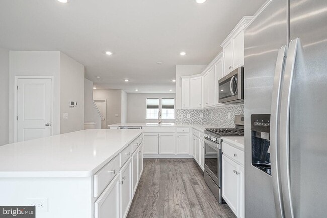 4 Venice Ln