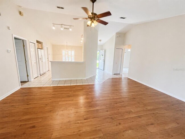 Photo - 30 Fenwick Ln