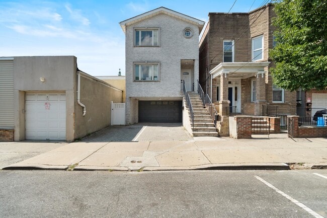 Building Photo - 409 66th St Rental