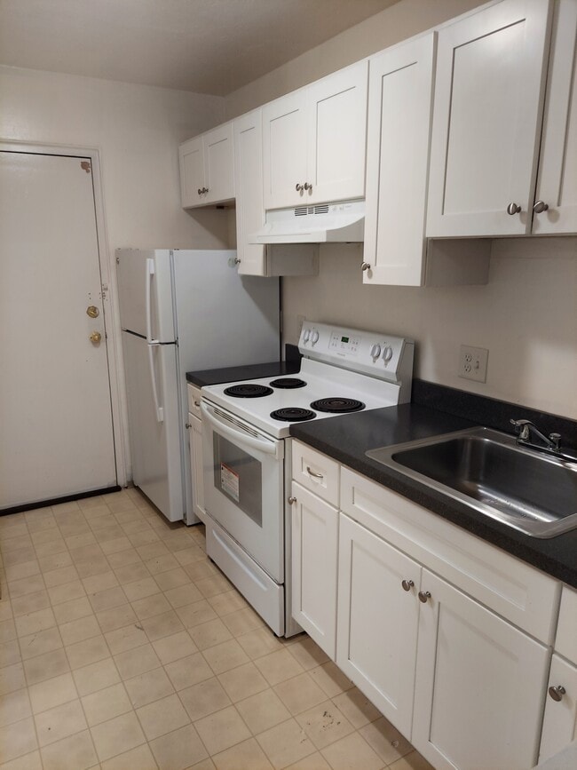 Building Photo - 45 Brook Rd Unit 2