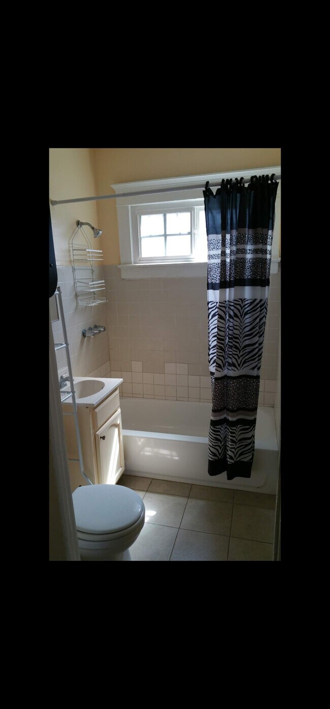 Photo - 1015 1/2 W 55th St