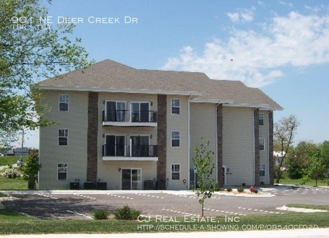Building Photo - 901 NE Deer Creek Dr Rental