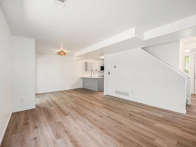 Building Photo - 418 Sundance Cir N