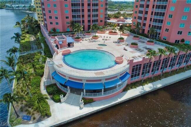 Photo - 2745 First St Unidad 2602