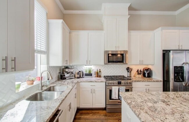 Photo - 243 W 27th St