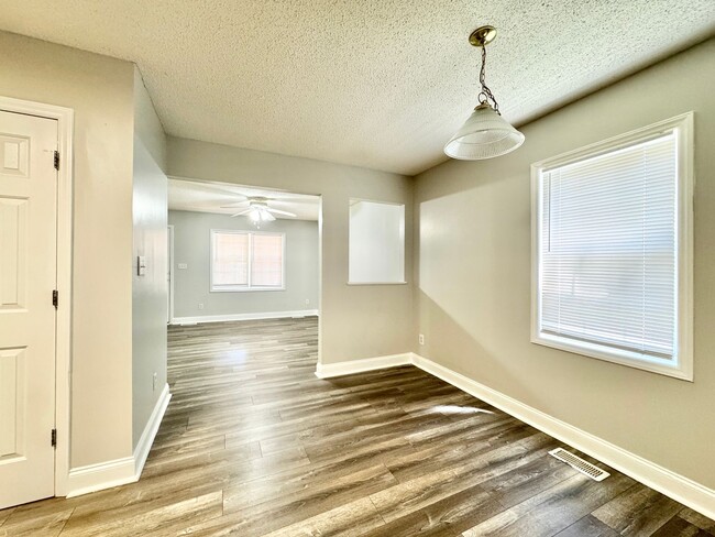 Photo - 3 BR Unit Near Shoppes on Elm