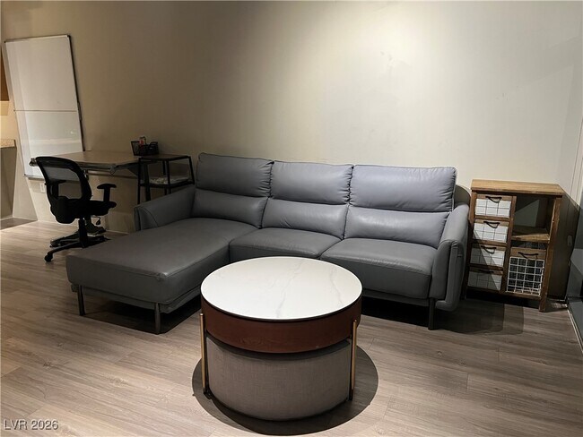 Photo - 353 E Bonneville Ave Unidad 811