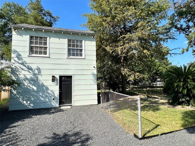 Building Photo - 607 Westford St Rental