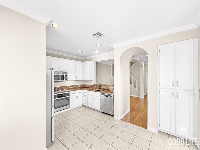 Photo - Modern 3-Bedroom Home with Backyard, Beaut...