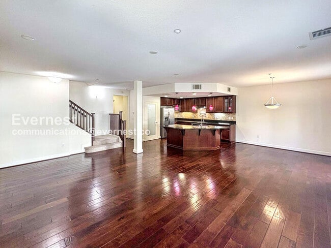 Photo - 644 Heligan Ln