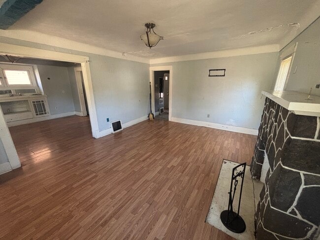 Photo - 737 Crandall Ave
