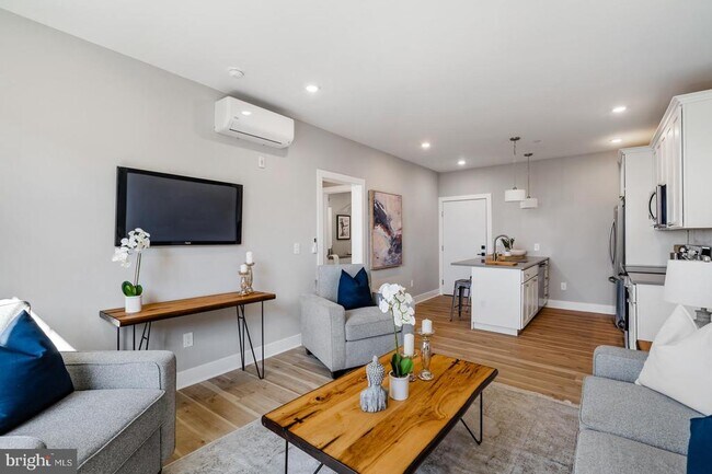 Photo - 1935 N 2nd St Unidad 403