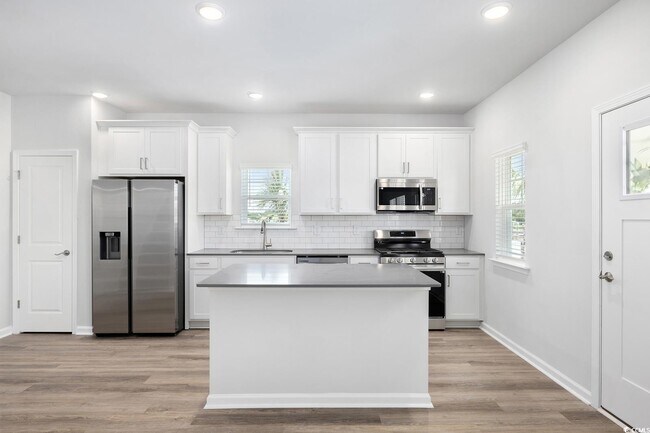 Photo - 283 Ferretti St