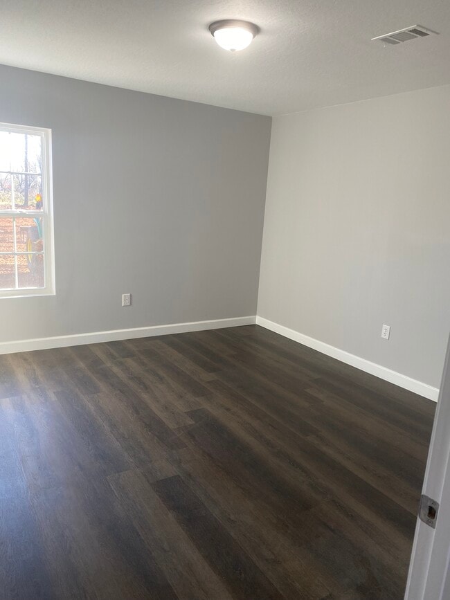 Photo - 180 Old Hwy 63 N