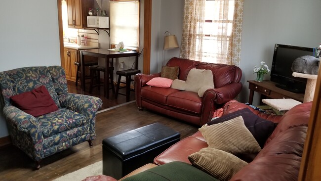 Sala de estar - 1516 Linden Way